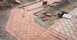 Укладка тротуарной плитки в Железнодорожном в октябре