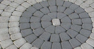 Профессиональная укладка клинкерной брусчатки в Железнодорожном в октябре