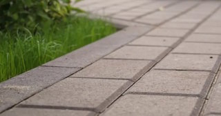 Профессиональная укладка тротуарных дорожек в Железнодорожном в октябре