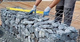 Устройство подпорной стенки из габионов в Железнодорожном в октябре